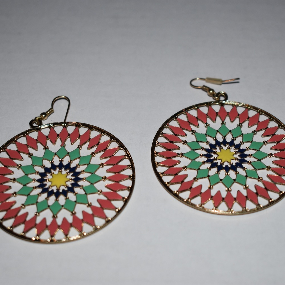 Enamel and gold pattern openwork earrings